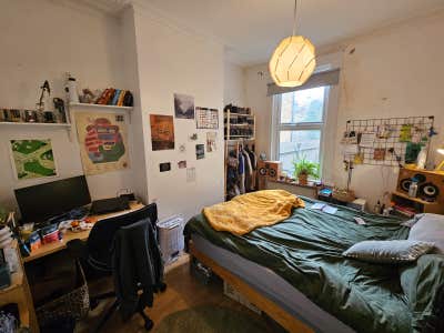 Double bed in cute garden house | New Cross Gate Main Photo