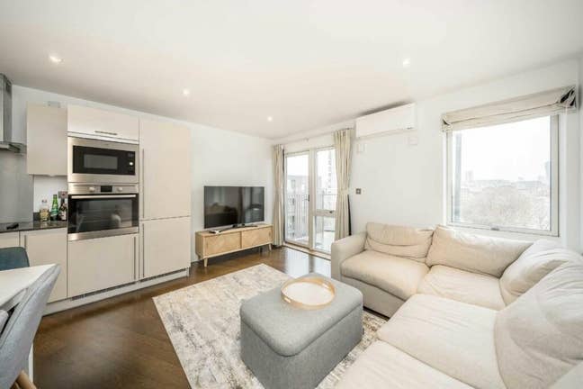 Best view flat in London 1 room available  Main Photo