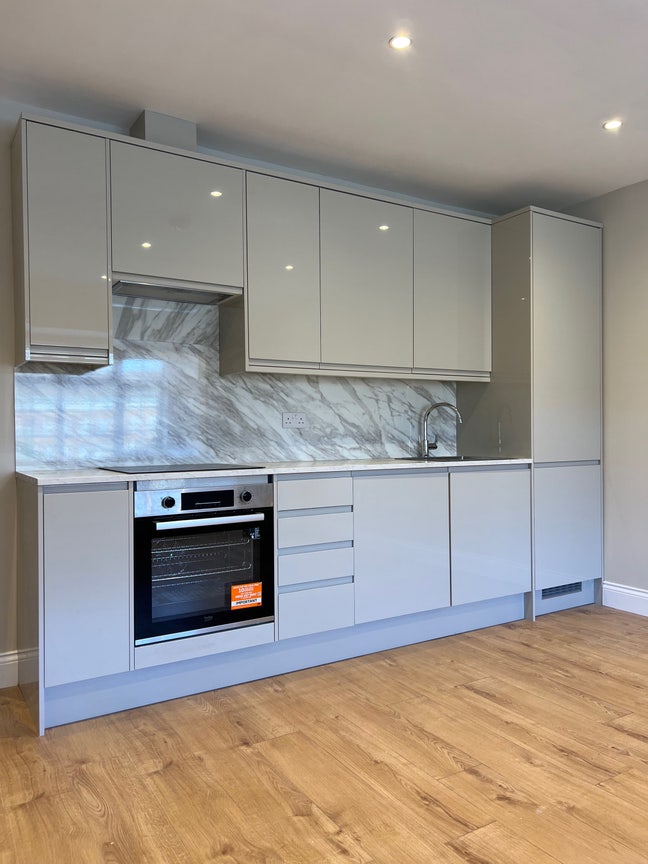 Newly renovated modern studio apartment + Parking  Main Photo