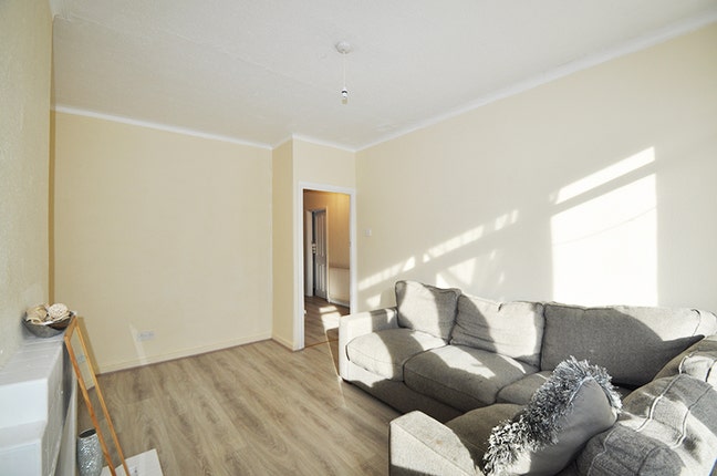 2 bedroom flat in Canning Town Main Photo