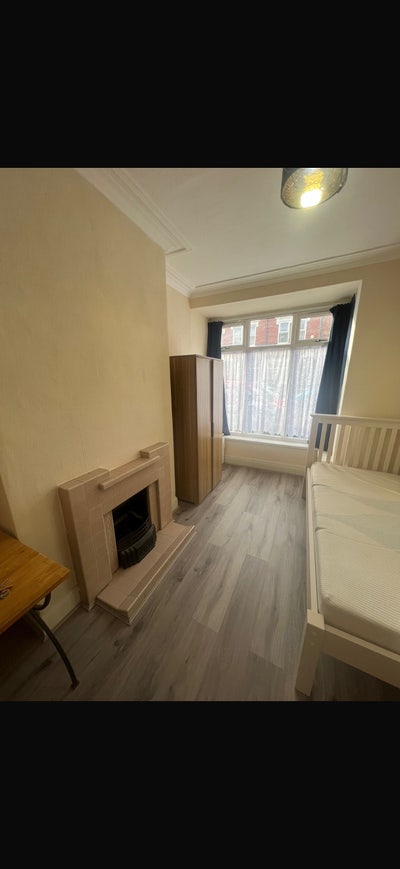  Bright Ground Floor Room in Clean & Quiet House Main Photo