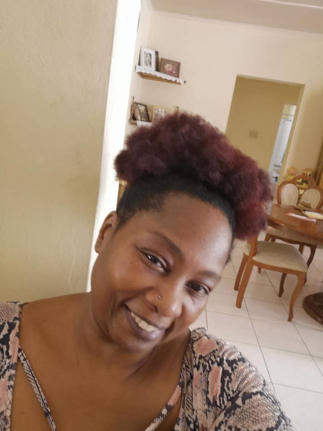 I am a professional female, looking for a room in  Main Photo