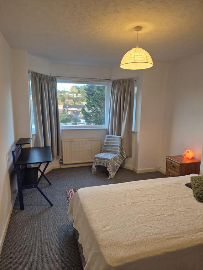 Large room to rent in St Mary's church Main Photo