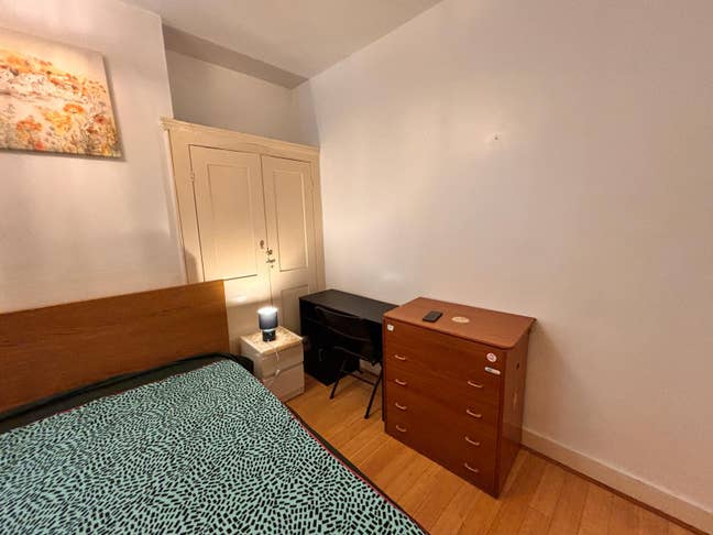 Single & double room to rent in East ham, E6 Main Photo