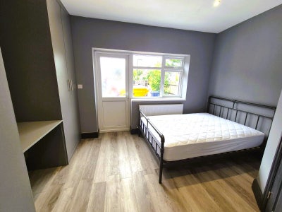 New Double Room Northolt  Main Photo