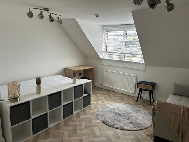 Modern Studio Flat in Centre Bournemouth Main Photo