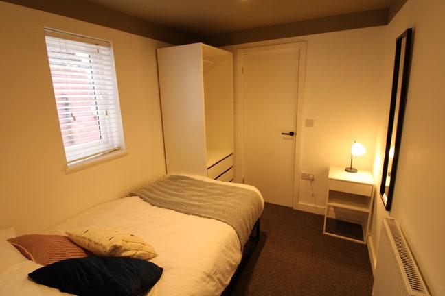 High Quality En suite Room To Let  Main Photo