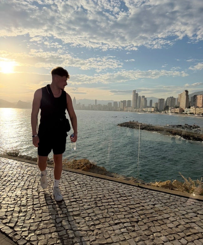 Looking for studio/professional house Main Photo