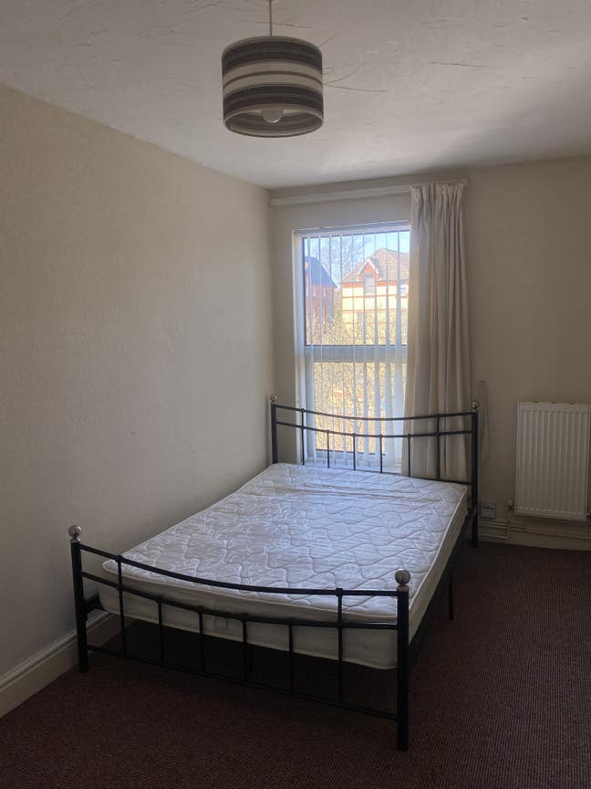 Available NOW - Double Room Aigburth Road Main Photo