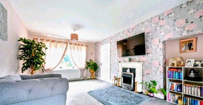 Room for rent in a three bedroom house  Main Photo