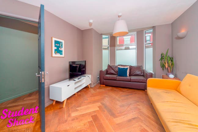 6-Bed *Student House* in Whitworth Park Main Photo