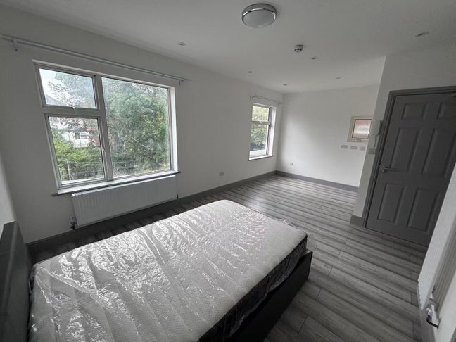 ✨New Double en-suit room near harrow, bills incl Main Photo