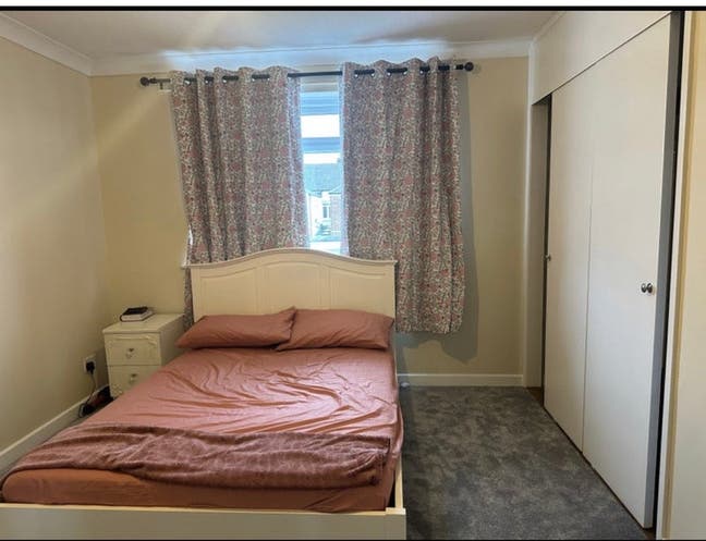 Double room near to QA hospital Main Photo