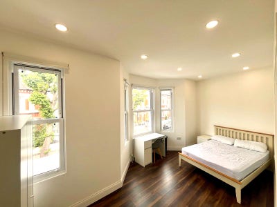 Luxury ensuites in Wandsworth Main Photo