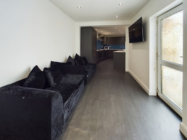 Large Room in Modern Wern Fawr Home Main Photo