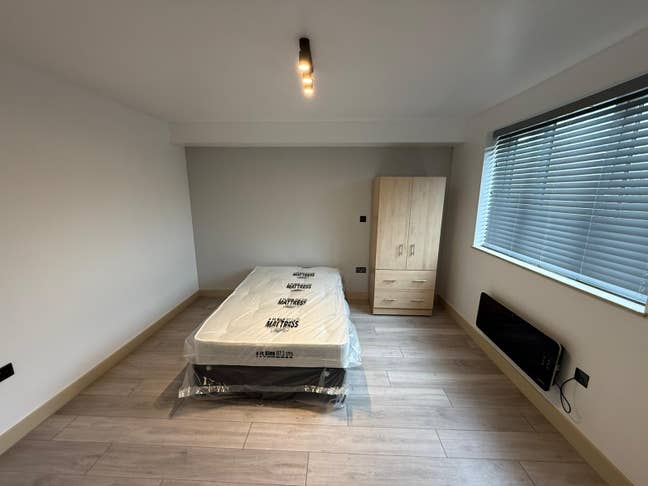 DSS - Studio Flat Available in Pinner Harrow HA2 Main Photo