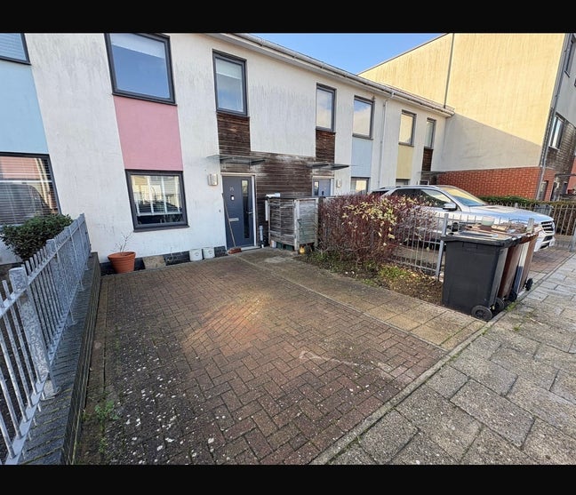 Lovely 2 bed house  Main Photo