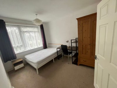 One double bedroom  Main Photo