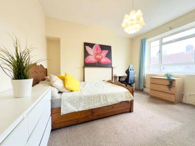 Large Double Available NOW,  White City Main Photo