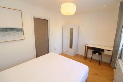 Just 2 Min Walk from Stepney Green & Mile End  Main Photo