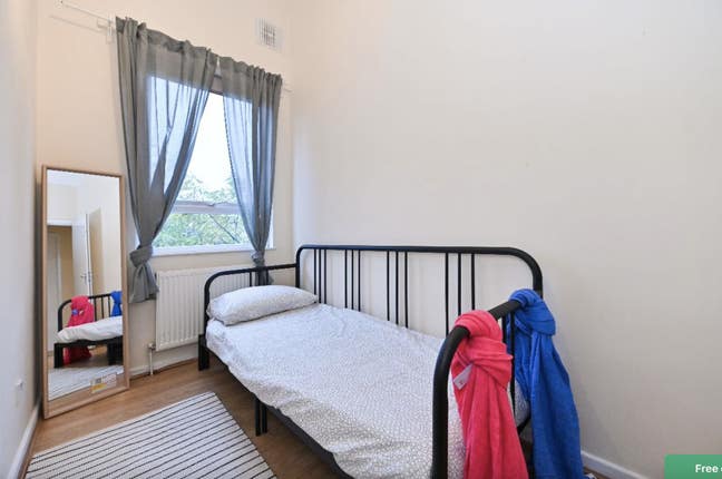 Comfy Room - 5min to Station - Close to Shops ! Main Photo