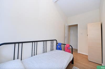 Comfy Room - 5min to Station - Close to Shops ! Main Photo