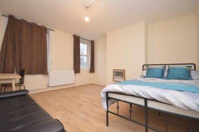 Spacious Double Room in Shared Flat - E1 Main Photo
