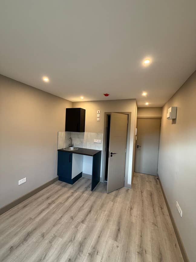 Spacious Studio-Universal Credit Accepted Main Photo