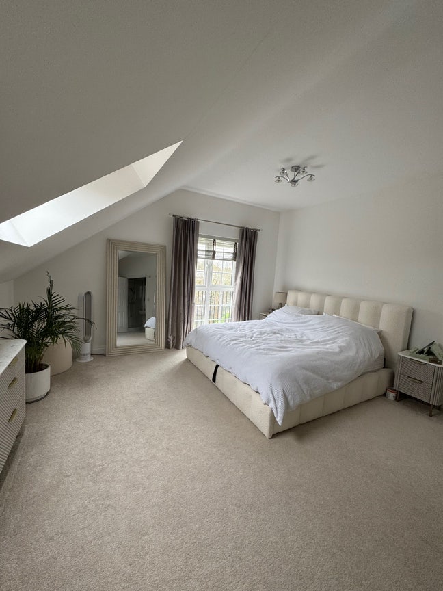 Large room for rent Main Photo