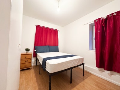 Cozy Single Room 8 Mins from Central Line Main Photo