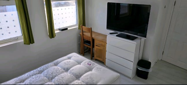 Ensuite room and a second double room  Main Photo