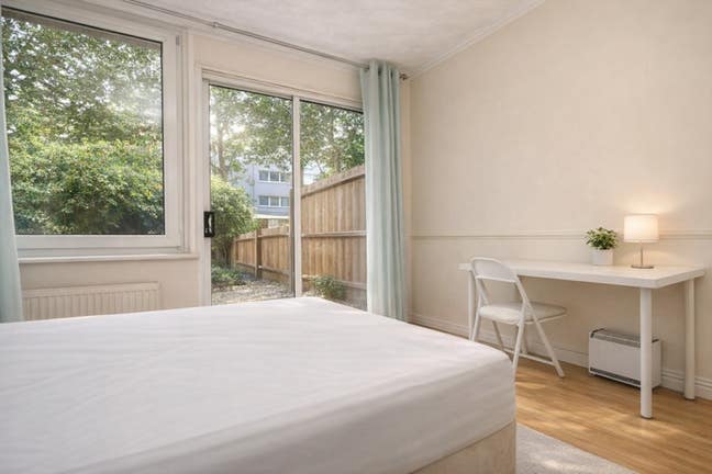 Premium Room Near Royal Docks  & Dlr !!! Main Photo