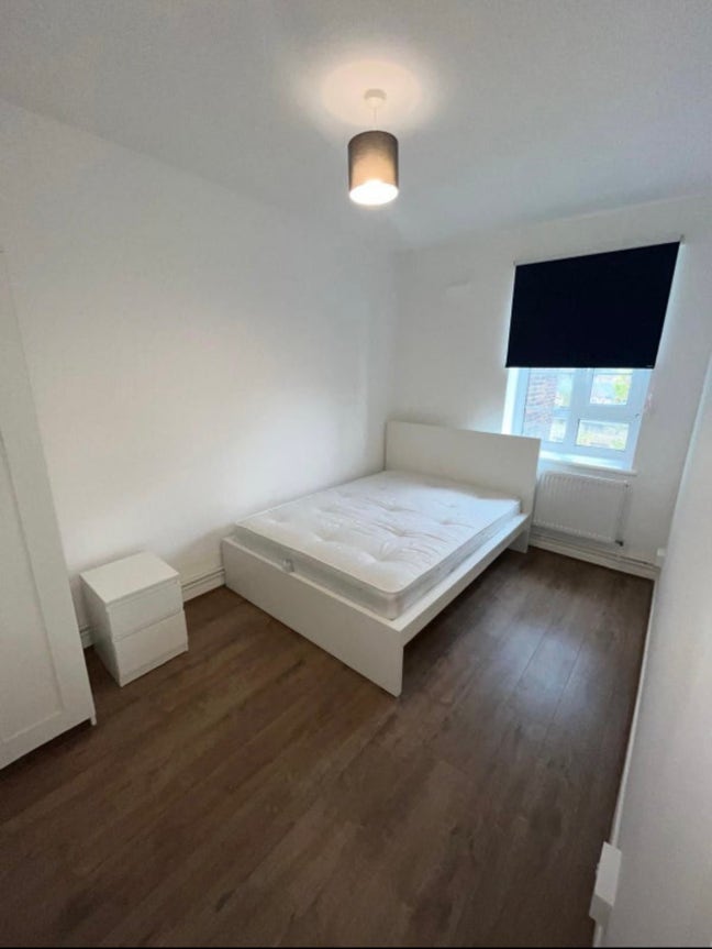Newly refurbished- double room near Oval! (34Clif) Main Photo