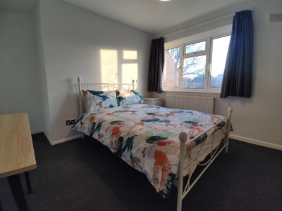 Double Room to Rent inc. Bills Crawley Town Centre Main Photo