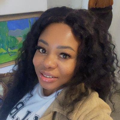 Professional Female seeks a single or double room Main Photo