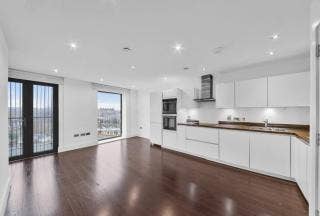 Modern 2 bed 2 bath, private balcony, Camden Main Photo