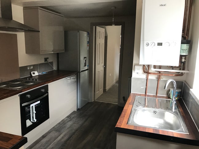 4 rooms in one house available in HU5 Main Photo