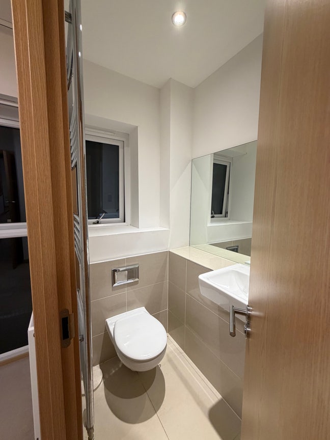 Single room in a 2 bedroom flat Main Photo