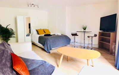 Double Room in Modern Duplex in Bayswater  Main Photo