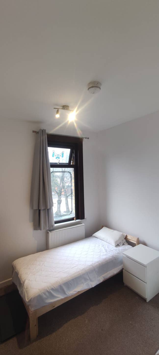 Single Room 4 minutes from DLR and Elizabeth Line Main Photo