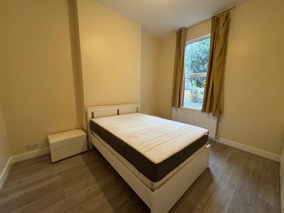 One-Bedroom Garden Flat - Stoke Newington Main Photo