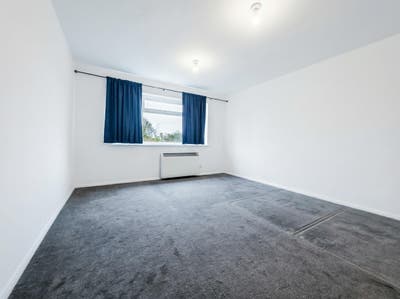 Studio Flat EN8! Main Photo