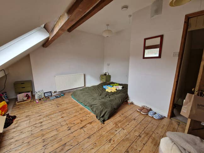 Lush attic room in shared house Main Photo