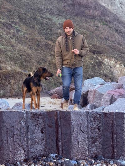 Comfortable quiet room wanted.  Main Photo