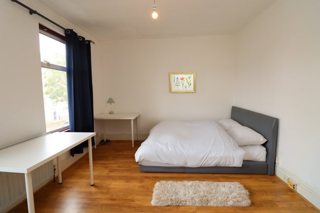 New Room on the Market to Move in Asap!!! Main Photo