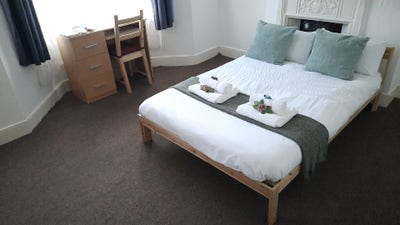 Spacious room near Barking Statition Main Photo