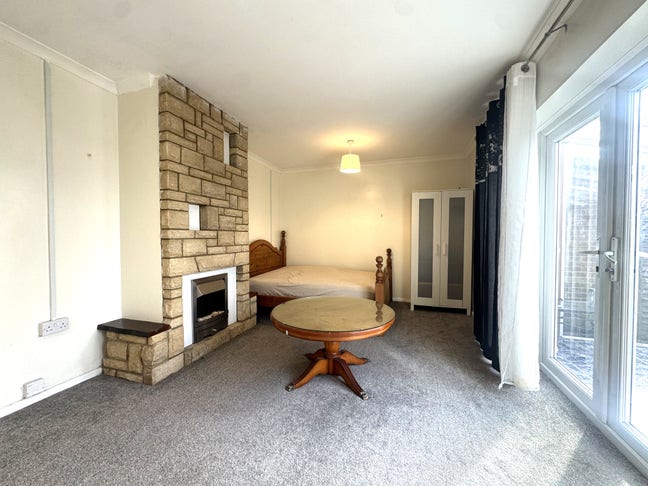 Double Room in Houseshare - Private Garden Main Photo