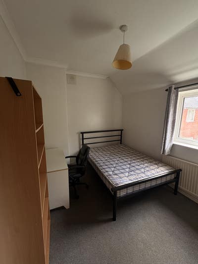 Double Room – 10 mins to Uni – Student House Main Photo