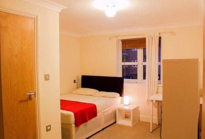 3-Double Bed Whole Flat with Parking, City Centre Main Photo