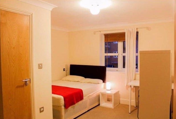 3-Double Bed Whole Flat with Parking, City Centre Main Photo